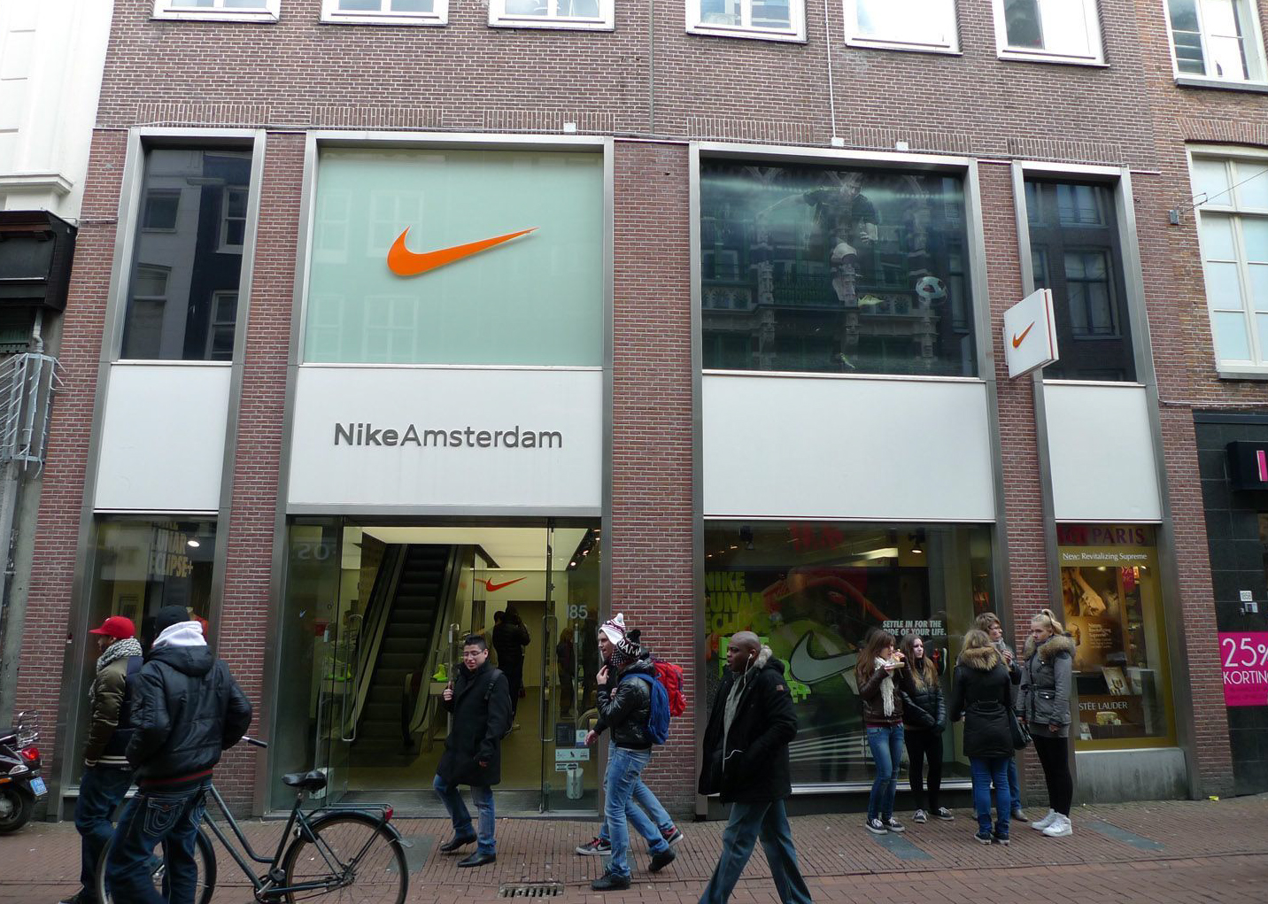 rib Geduld Overtollig Nike facade kalverstraat amsterdam - EWP